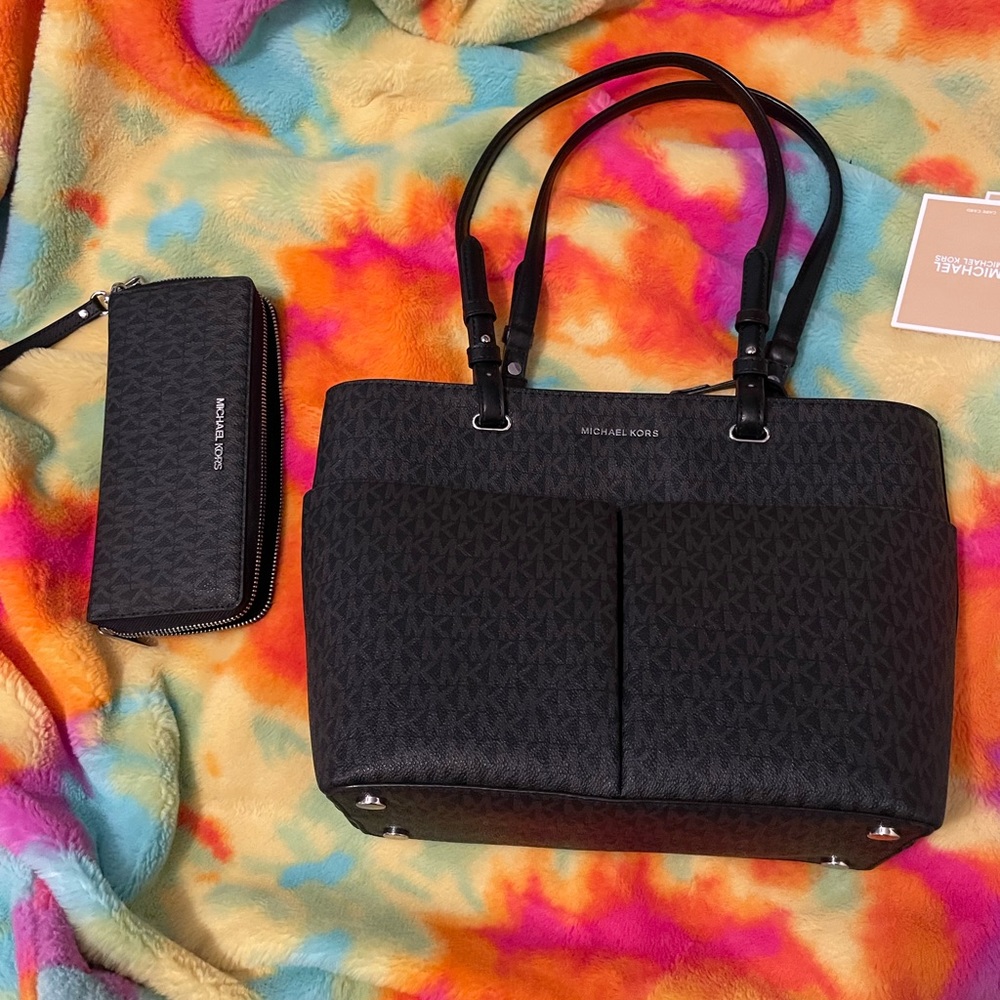 Michael Kors Purse/ Wallet set